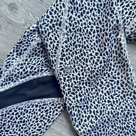 Lululemon Inspire Tight II 7/8 Yoga Legging Black & White With Mesh Women Size 4 - Picture 10 of 14